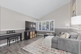 Photo #1: 230022996 Listing