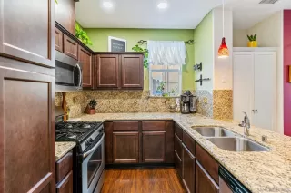 Photo #6: 230023000 Listing