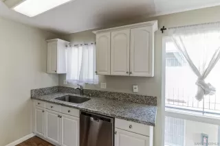 Photo #6: 230023006 Listing