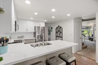 Photo #1: 230023016 Listing