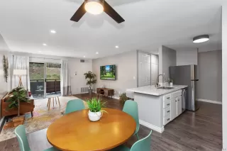 Photo #3: 230023043 Listing 