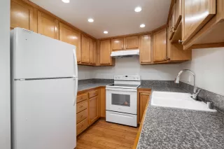 Photo #5: 230023107 Listing