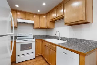 Photo #6: 230023107 Listing