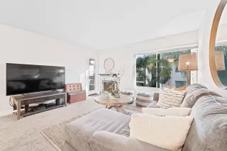 Photo #4: 230023309 Listing