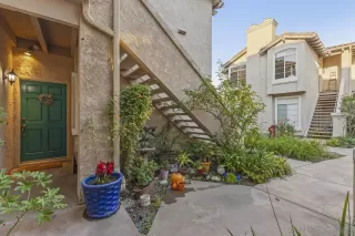 Photo #5: 230023368 Listing