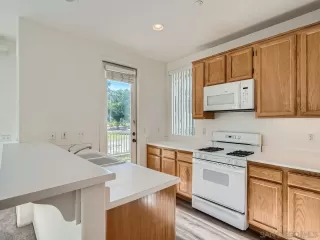 Photo #6: 230023393 Listing