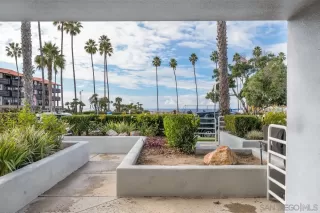 Photo #5: 230023397 Listing