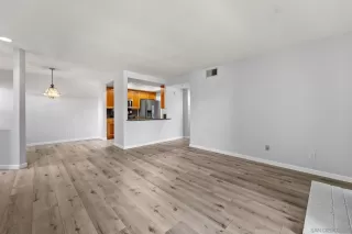 Photo #4: 230023419 Listing