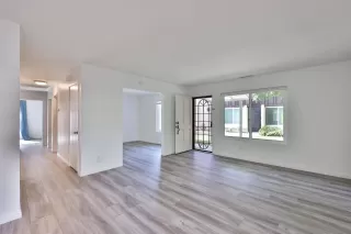 Photo #5: 230023452 Listing 