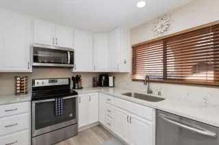 Photo #5: 230023635 Listing