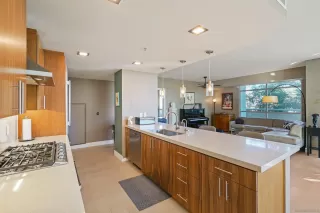 Photo #4: 230023920 Listing