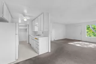 Photo #6: 230023989 Listing