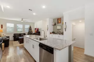 Photo #5: 230024025 Listing