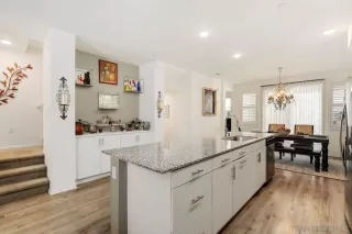 Photo #6: 230024025 Listing