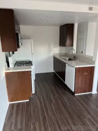 Photo #4: 230024074 Listing