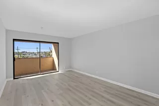 Photo #4: 230024075 Listing