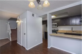 Photo #2: 230024192 Listing