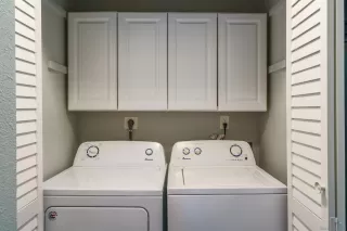 Photo #4: 230024192 Listing