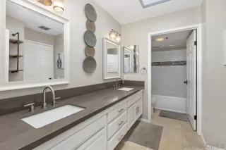 Photo #5: 230024224 Listing 