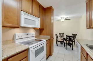 Photo #4: 230024236 Listing