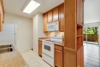 Photo #6: 230024236 Listing