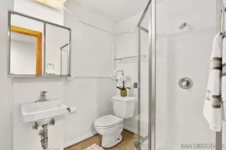 Photo #6: 230024274 Listing