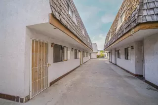 Photo #4: 230024335 Listing