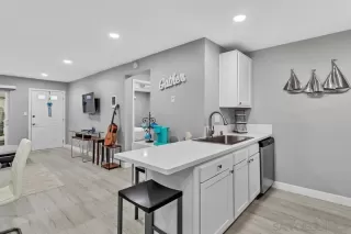 Photo #4: 230024355 Listing 