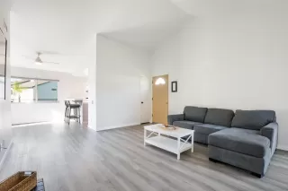 Photo #5: 230024391 Listing