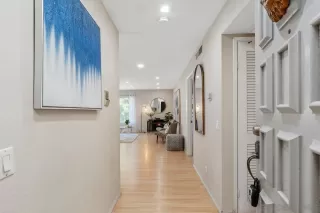 Photo #5: 230024403 Listing 