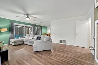 Photo #2: 230024407 Listing