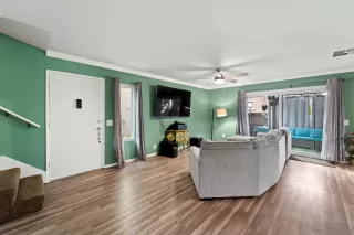 Photo #4: 230024407 Listing