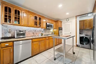 Photo #5: 230024407 Listing