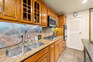 Photo #6: 230024407 Listing