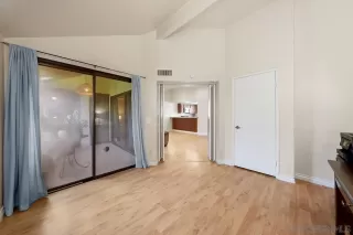 Photo #3: 230024425 Listing