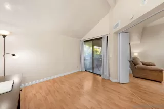 Photo #5: 230024425 Listing