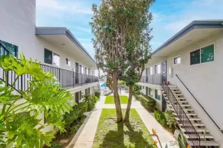 Photo #2: 230024426 Listing