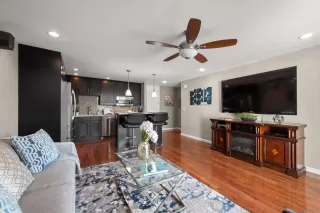 Photo #6: 230024438 Listing