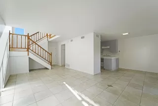 Photo #2: 240000766 Listing