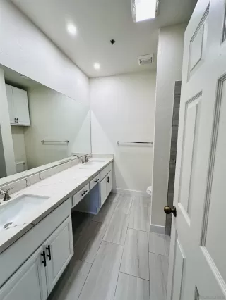 Photo #3: 240000836 Listing 