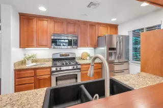 Photo #5: 240000887 Listing