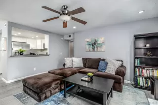 Photo #4: 240001040 Listing