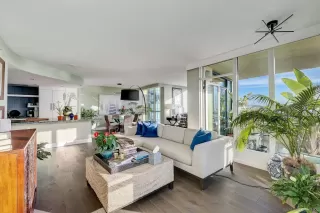 Photo #2: 240001318 Listing 