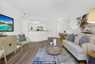 Photo #2: 240001389 Listing 