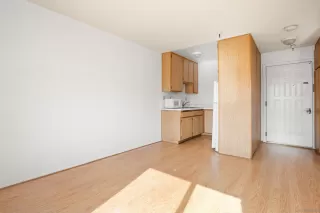 Photo #2: 240001471 Listing 