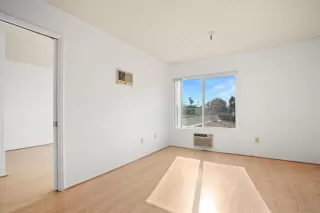 Photo #5: 240001471 Listing 