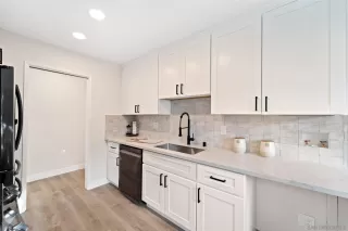 Photo #2: 240001815 Listing