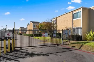 Photo #2: 240001867 Listing