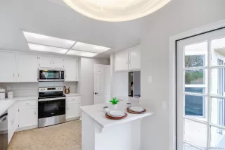 Photo #6: 240001870 Listing