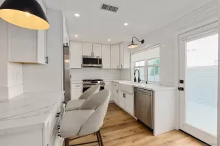 Photo #3: 240001876 Listing